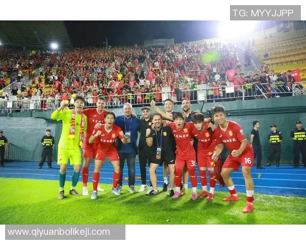 足球球星粉丝文化的崛起与影响力探析：全球球迷互动与情感共鸣的时代